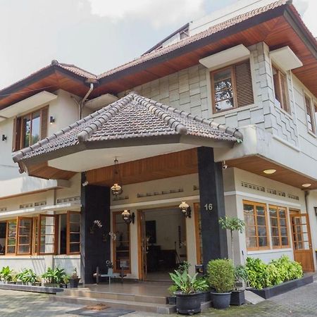 מלון Reddoorz Near Institut Teknologi Bandung 2 מראה חיצוני תמונה