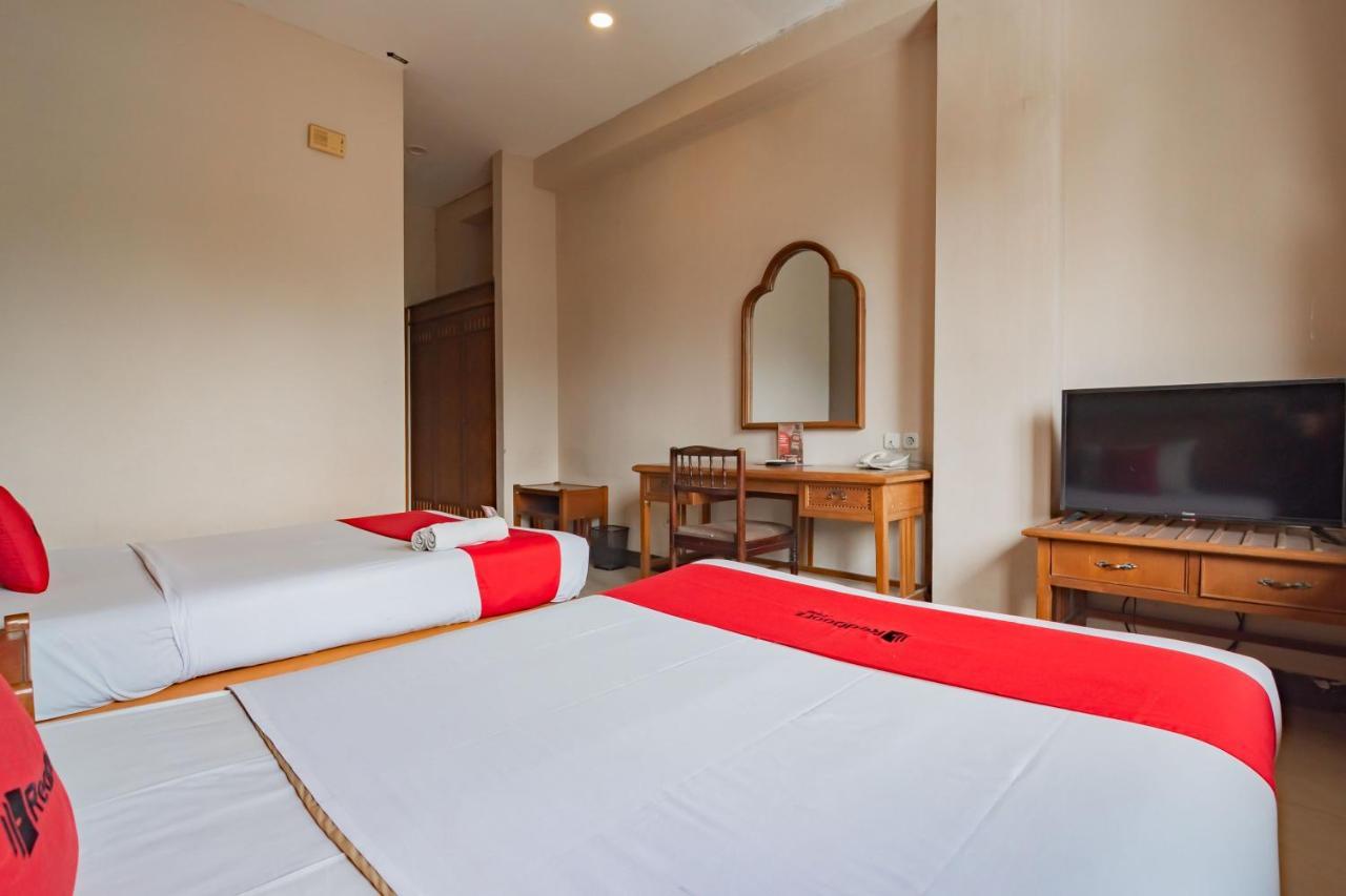 מלון Reddoorz Near Institut Teknologi Bandung 2 מראה חיצוני תמונה