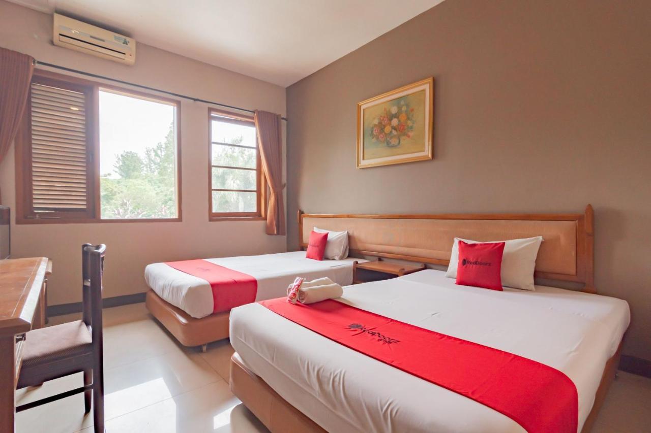 מלון Reddoorz Near Institut Teknologi Bandung 2 מראה חיצוני תמונה