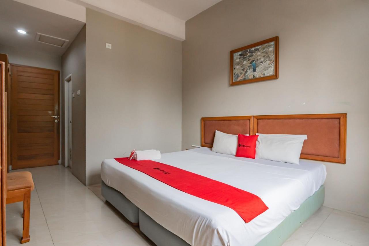 מלון Reddoorz Near Institut Teknologi Bandung 2 מראה חיצוני תמונה