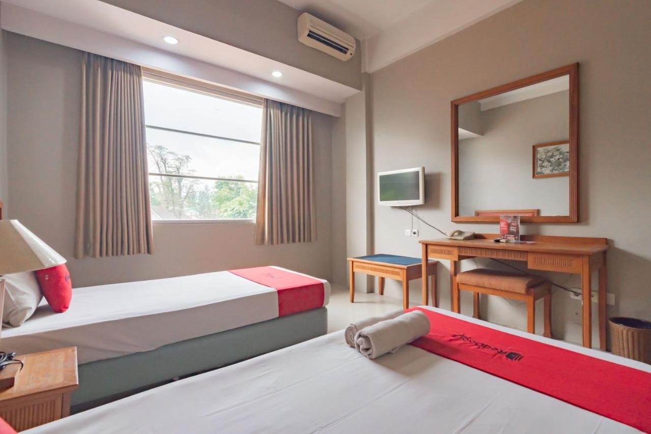מלון Reddoorz Near Institut Teknologi Bandung 2 מראה חיצוני תמונה