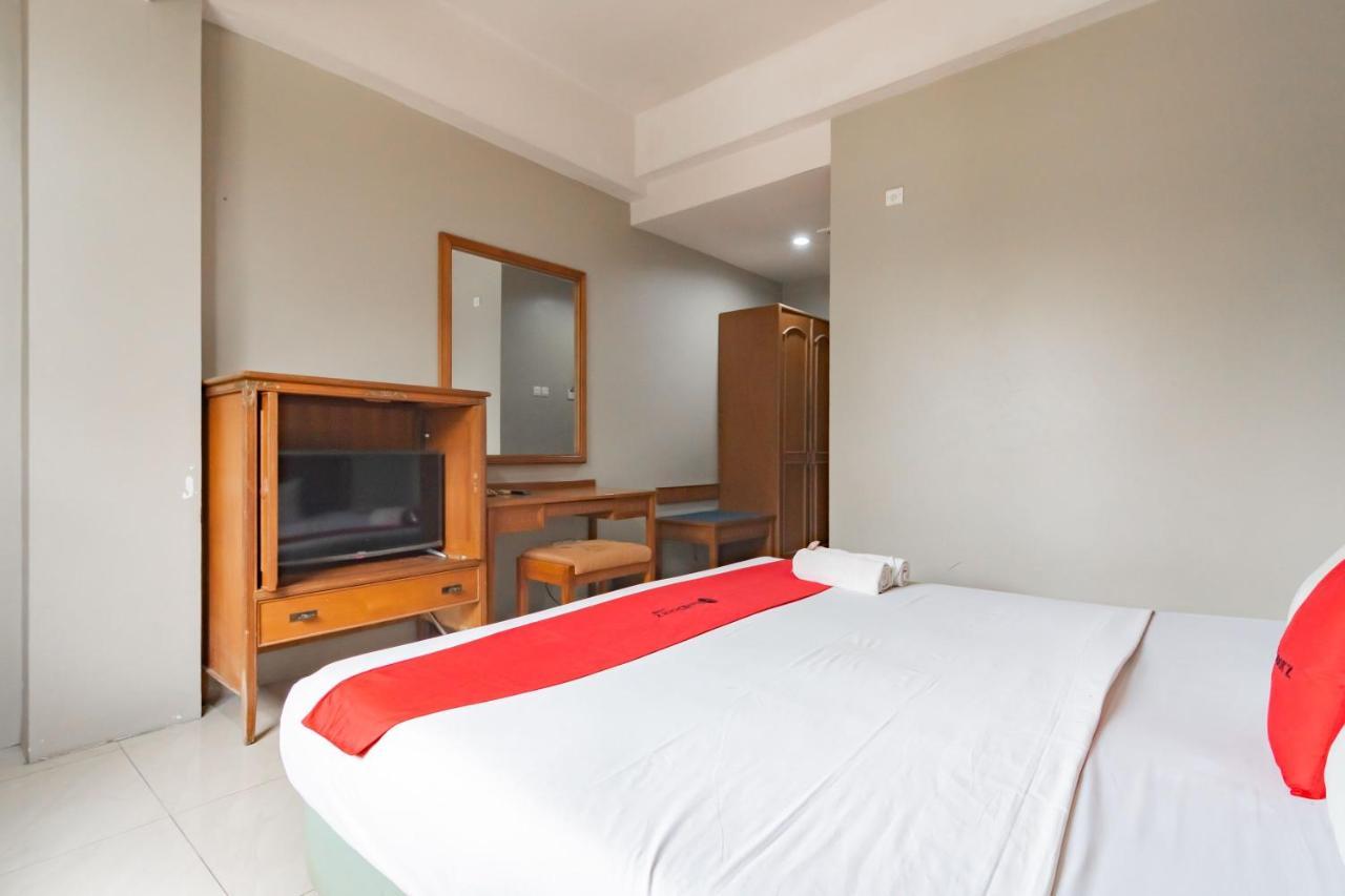 מלון Reddoorz Near Institut Teknologi Bandung 2 מראה חיצוני תמונה