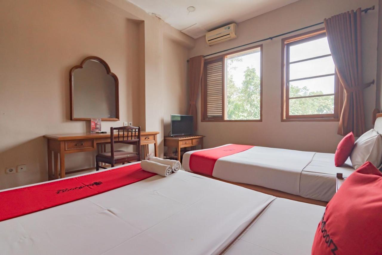 מלון Reddoorz Near Institut Teknologi Bandung 2 מראה חיצוני תמונה