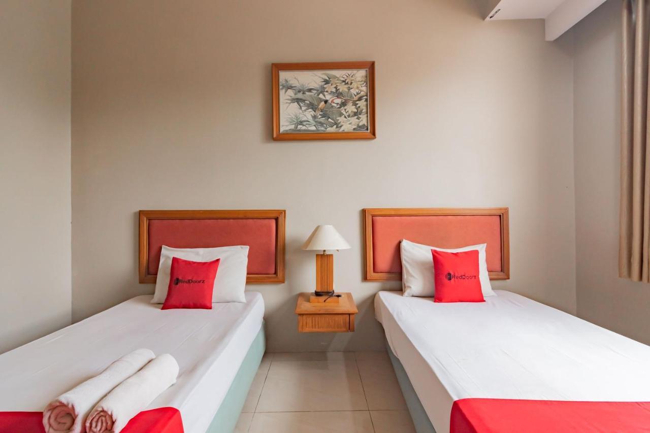 מלון Reddoorz Near Institut Teknologi Bandung 2 מראה חיצוני תמונה