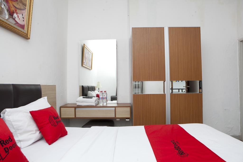 מלון Reddoorz Near Institut Teknologi Bandung 2 מראה חיצוני תמונה