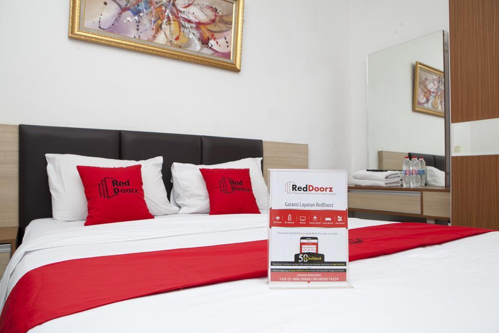 מלון Reddoorz Near Institut Teknologi Bandung 2 מראה חיצוני תמונה