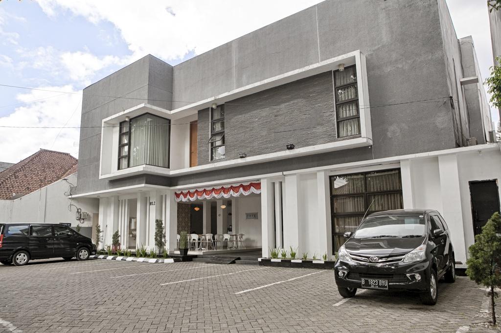 מלון Reddoorz Near Institut Teknologi Bandung 2 מראה חיצוני תמונה