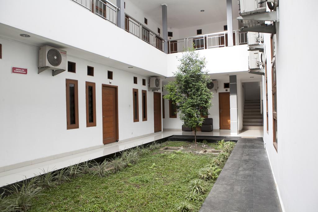 מלון Reddoorz Near Institut Teknologi Bandung 2 מראה חיצוני תמונה