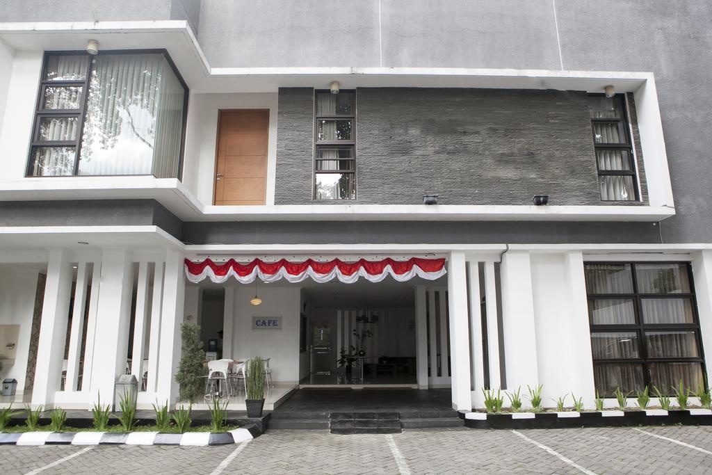מלון Reddoorz Near Institut Teknologi Bandung 2 מראה חיצוני תמונה