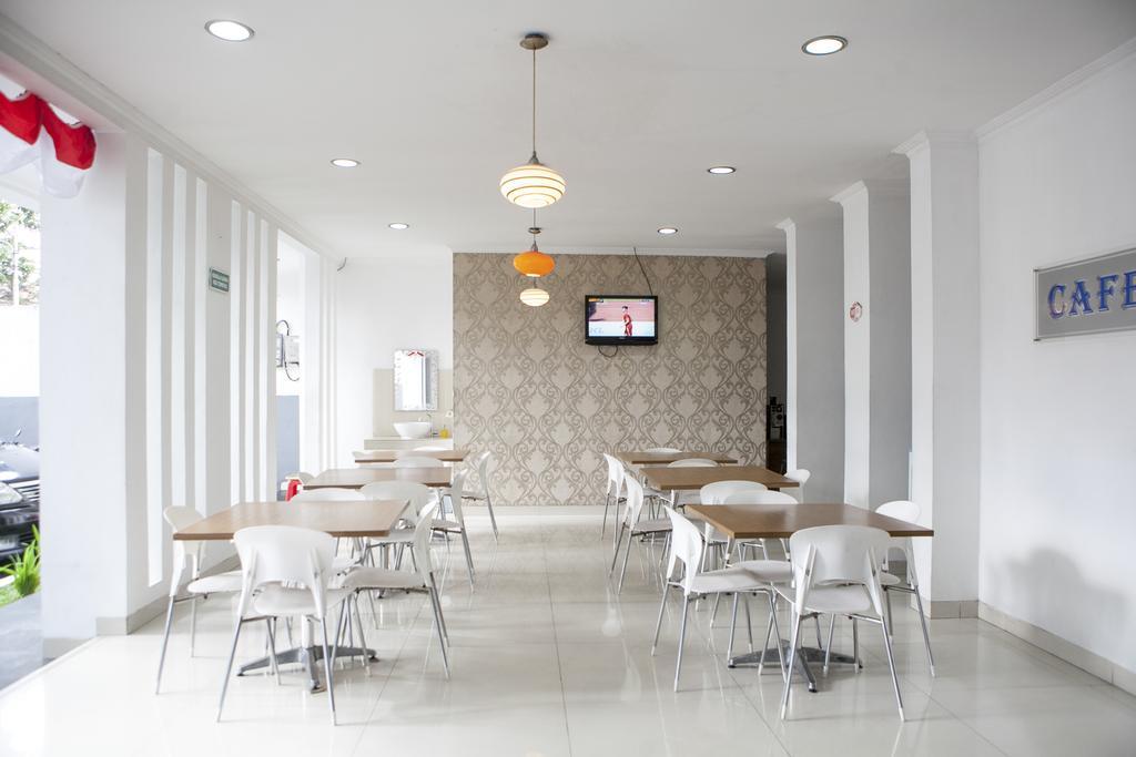 מלון Reddoorz Near Institut Teknologi Bandung 2 מראה חיצוני תמונה